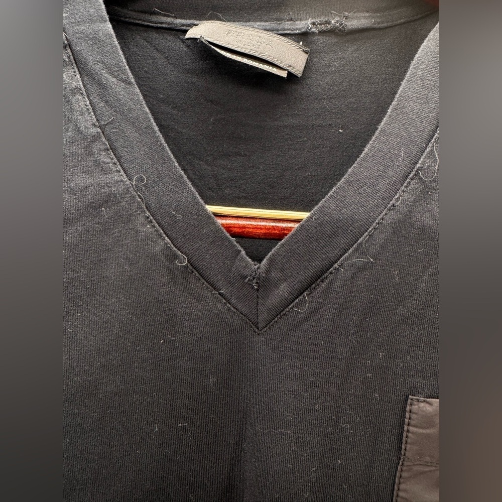 Prada V-neck Black T-shirt Small

there are defects, see photo - Picture 3 of 5